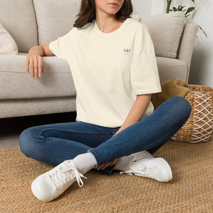 Minimalist Tiny Logo T-Shirt — Neutral Casual Tee with Small Chest Emblem
