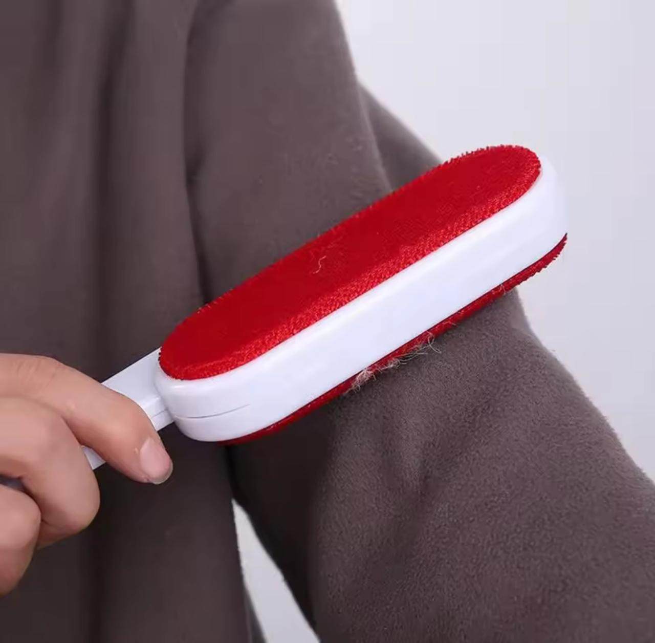 Static Lint Brush – Reusable Clothes & Sofa Dust Remover, Red Microfiber Pad, No Batteries Needed (21cm)