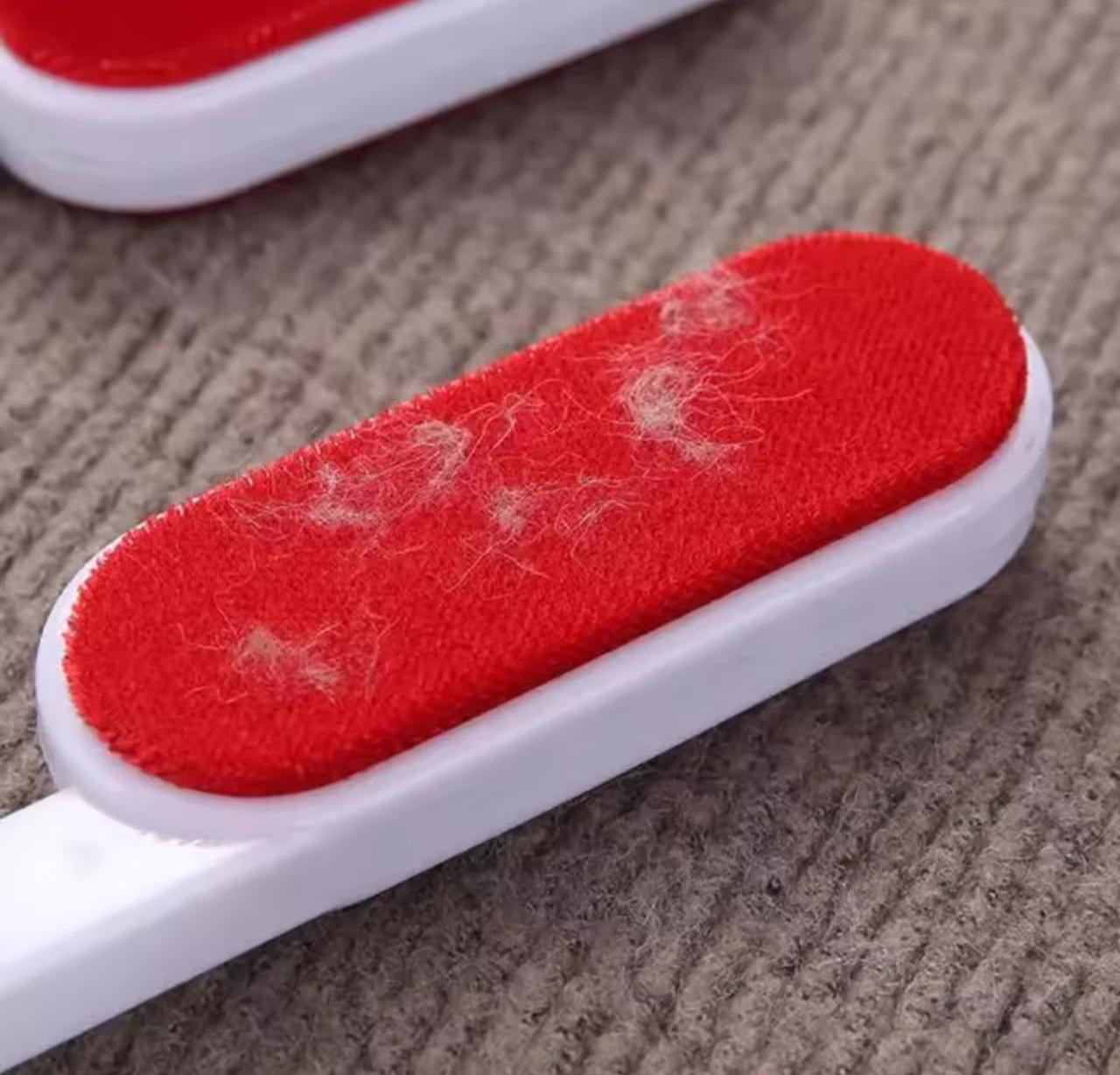 Static Lint Brush – Reusable Clothes & Sofa Dust Remover, Red Microfiber Pad, No Batteries Needed (21cm)
