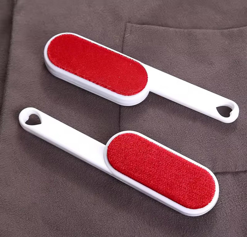 Static Lint Brush – Reusable Clothes & Sofa Dust Remover, Red Microfiber Pad, No Batteries Needed (21cm)
