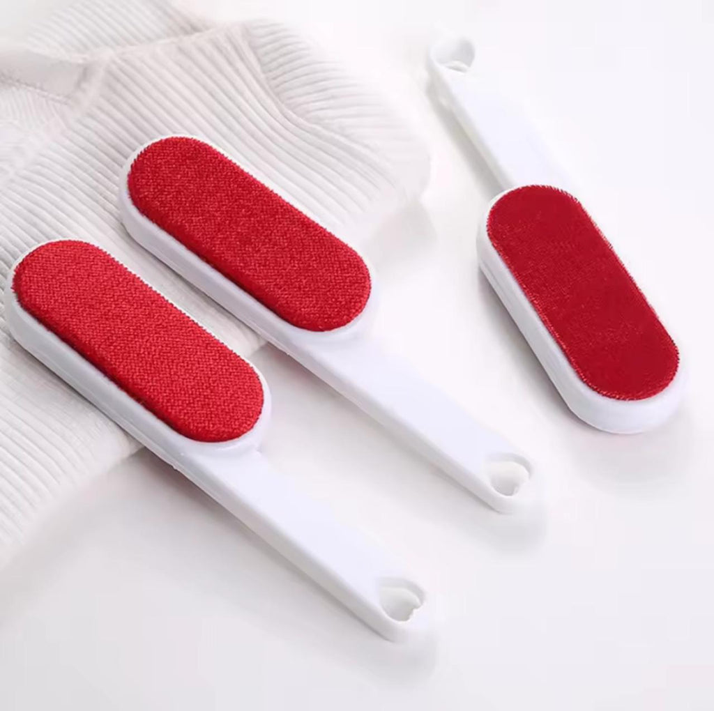 Static Lint Brush – Reusable Clothes & Sofa Dust Remover, Red Microfiber Pad, No Batteries Needed (21cm)