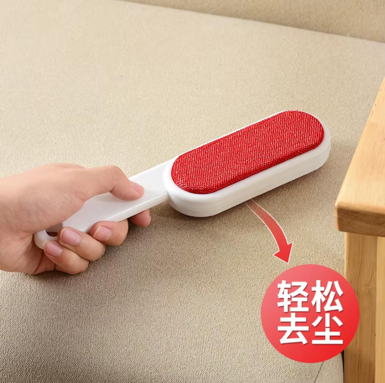 Static Lint Brush – Reusable Clothes & Sofa Dust Remover, Red Microfiber Pad, No Batteries Needed (21cm)